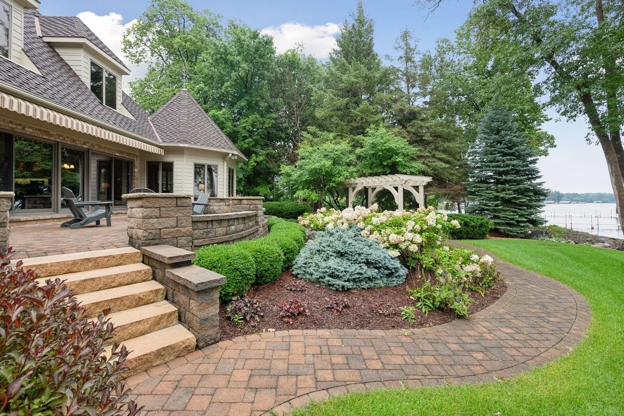 Lake home architectural detail